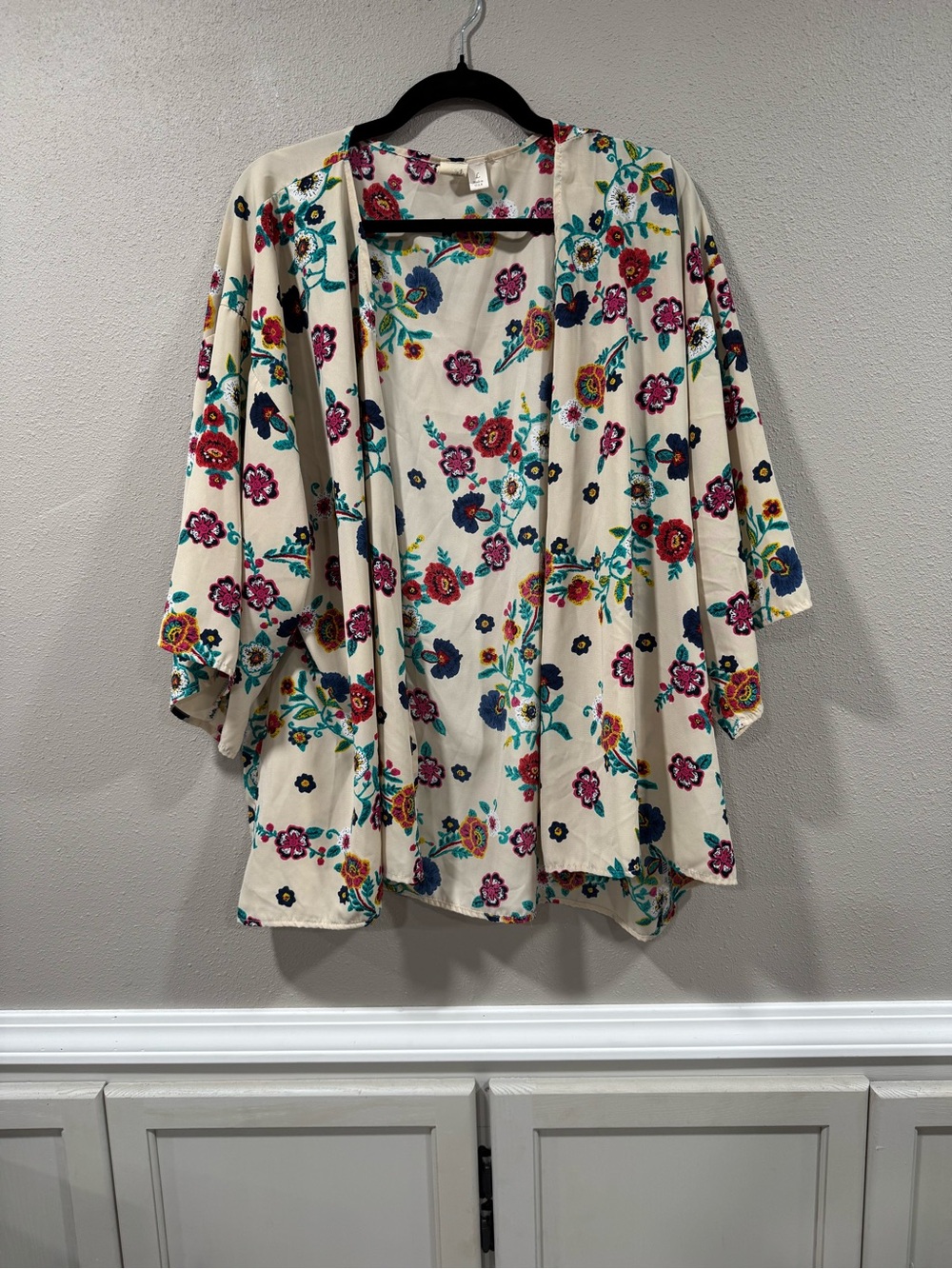 Floral Open-Front Kimono in Cream - Picture 2 of 7